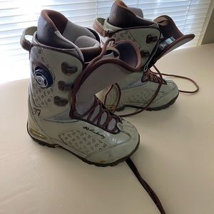 🎉HP🎉K2 women’s snowboarding boots- 2018